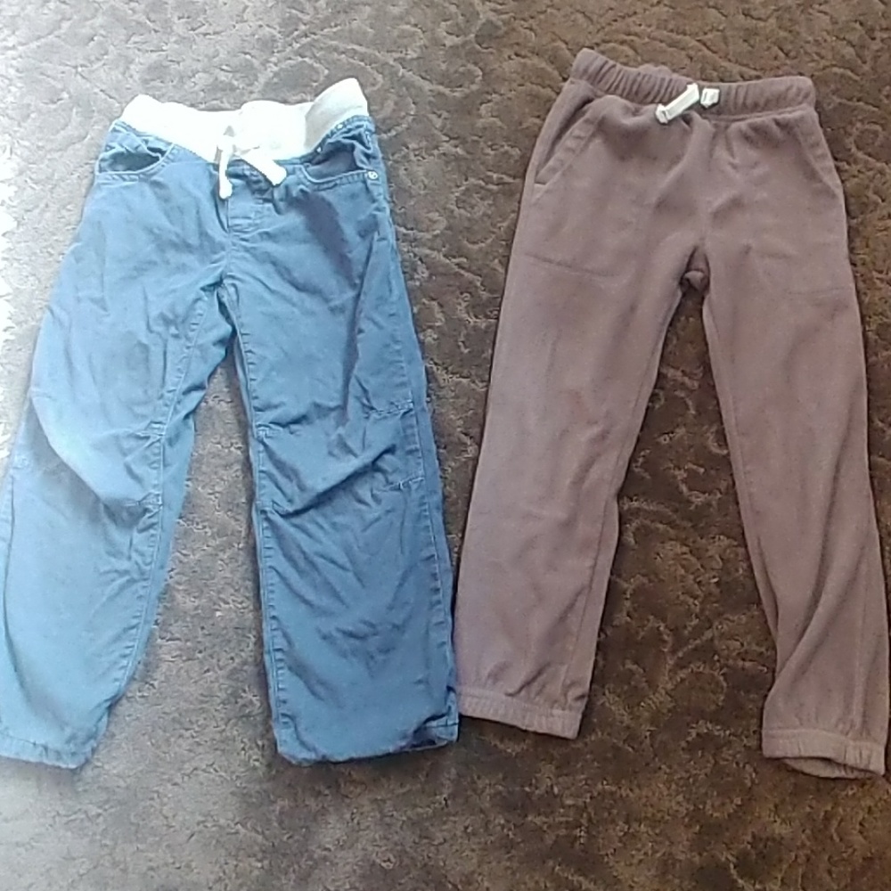 Pants of size 4t